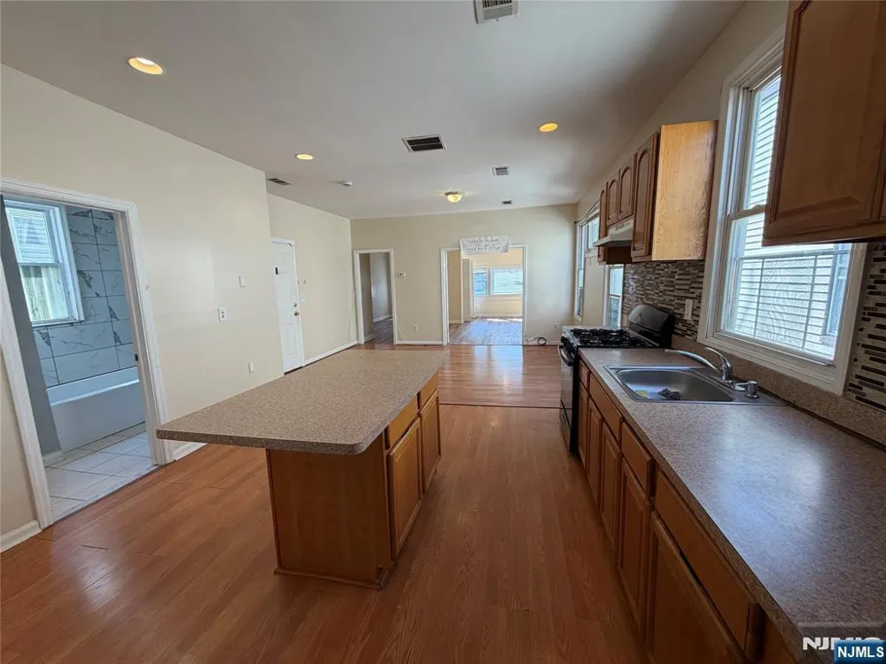 117 Schley Street 2 Newark, NJ 07112
