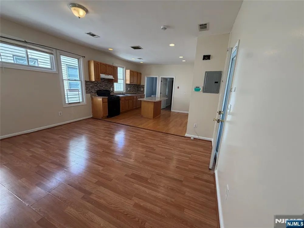 117 Schley Street 2 Newark, NJ 07112