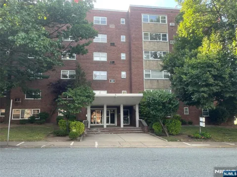 1575 Center Avenue 4F