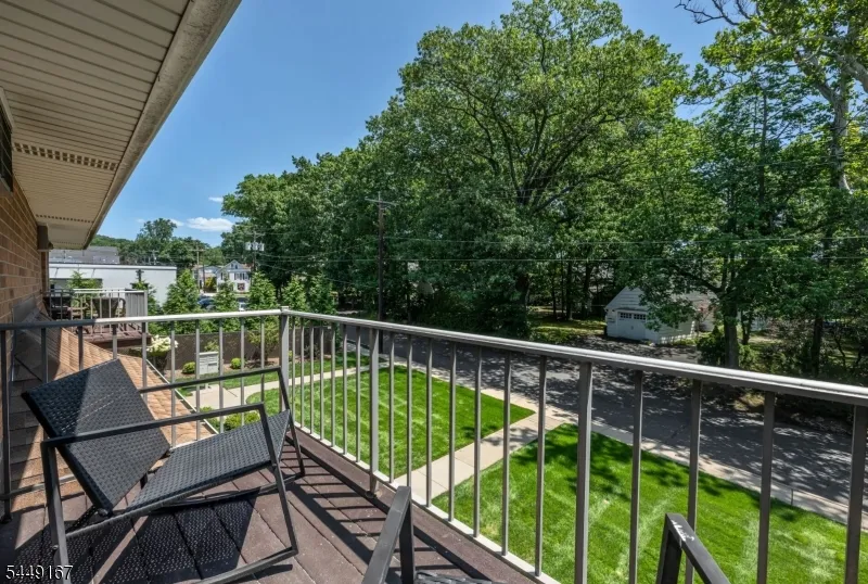 15 Cottage St #1B Unit 1B Midland Park, NJ 07432