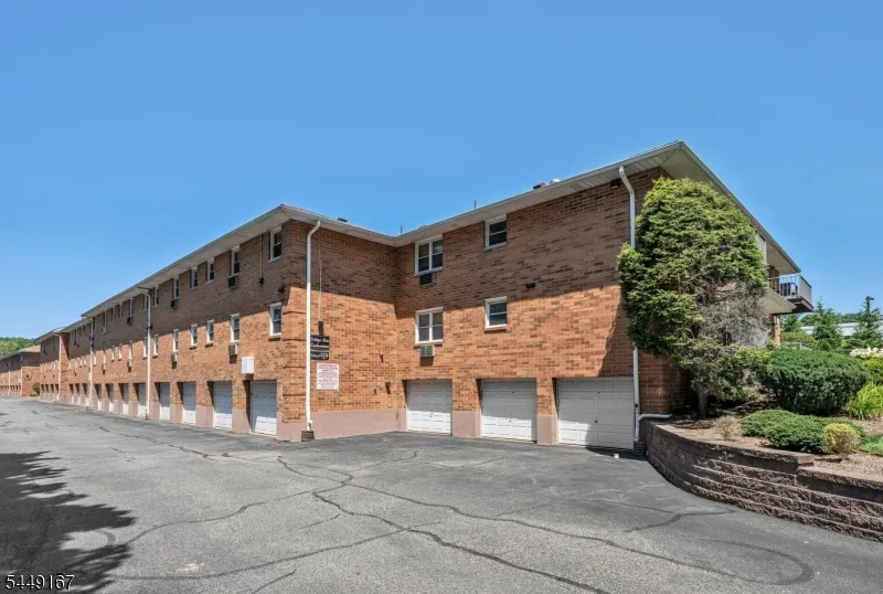 15 Cottage St #1B Unit 1B Midland Park, NJ 07432