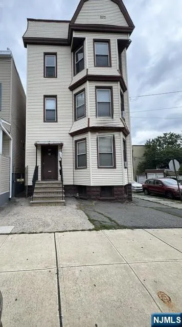 307 Chestnut Street 3