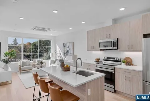 35 Jefferson Avenue 200
