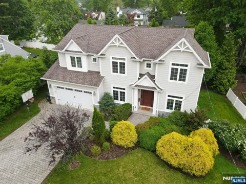 15 Woodland Road