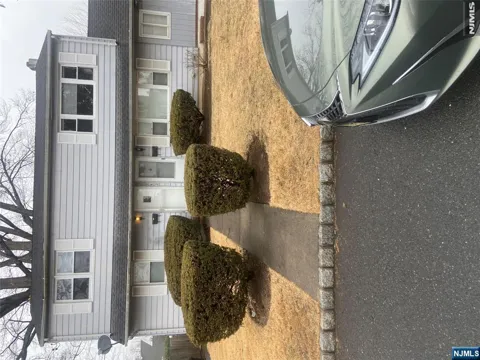 142 Manhattan Terrace