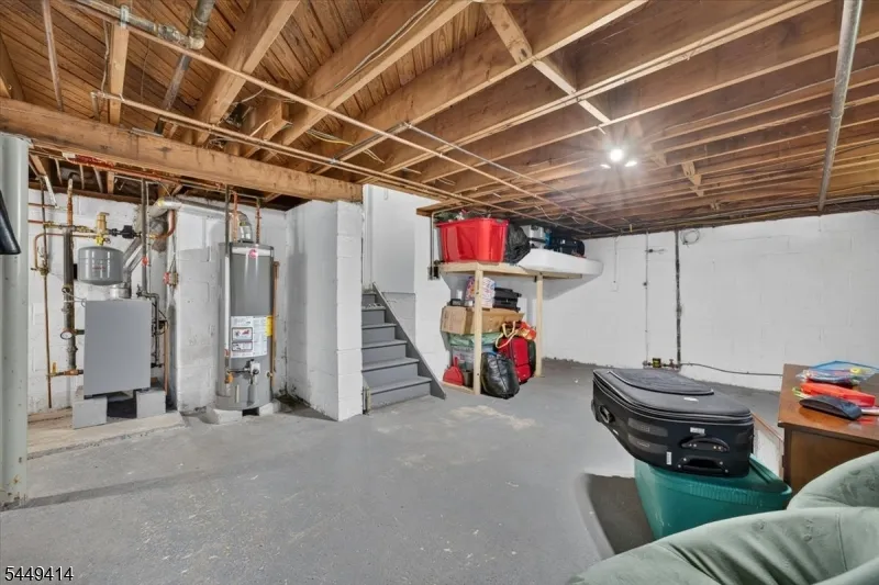26 Cedar Dr Rochelle Park, NJ 07662