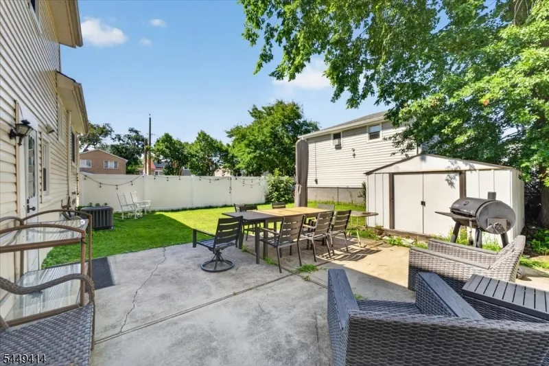 26 Cedar Dr Rochelle Park, NJ 07662