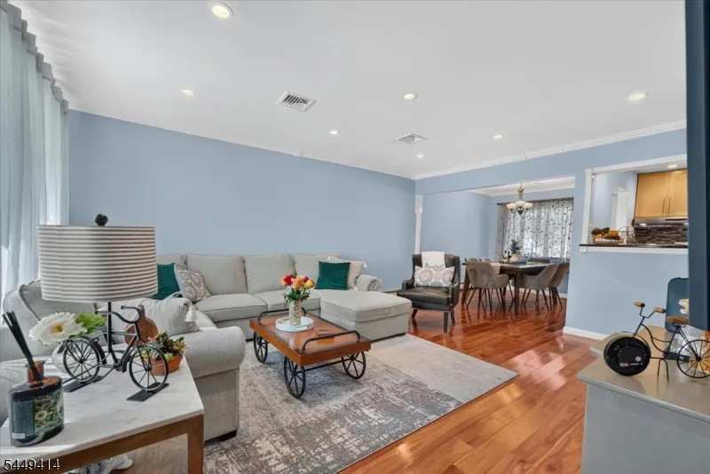 26 Cedar Dr Rochelle Park, NJ 07662