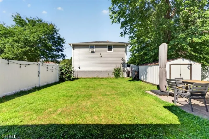 26 Cedar Dr Rochelle Park, NJ 07662