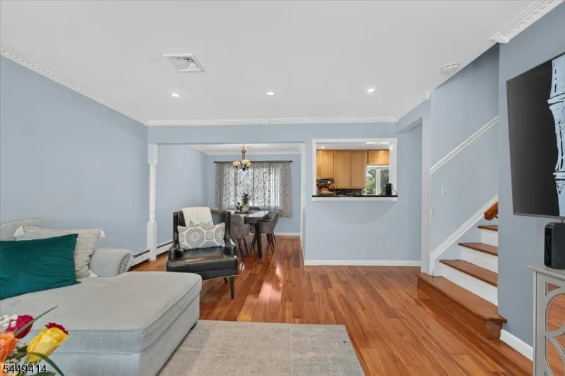 26 Cedar Dr Rochelle Park, NJ 07662
