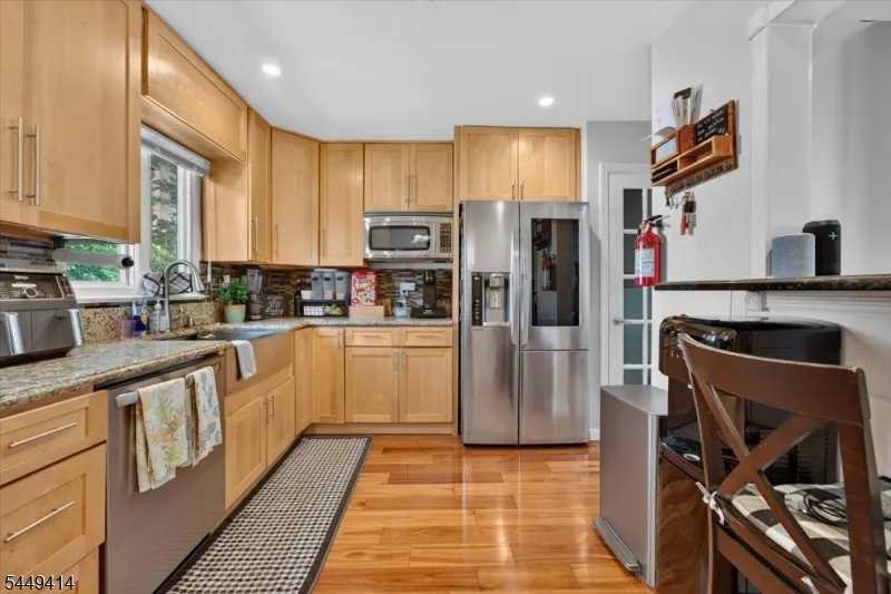 26 Cedar Dr Rochelle Park, NJ 07662