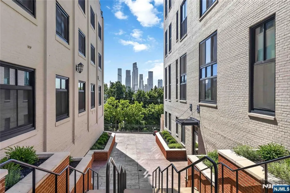 518 Gregory Avenue A221 Weehawken, NJ 07086