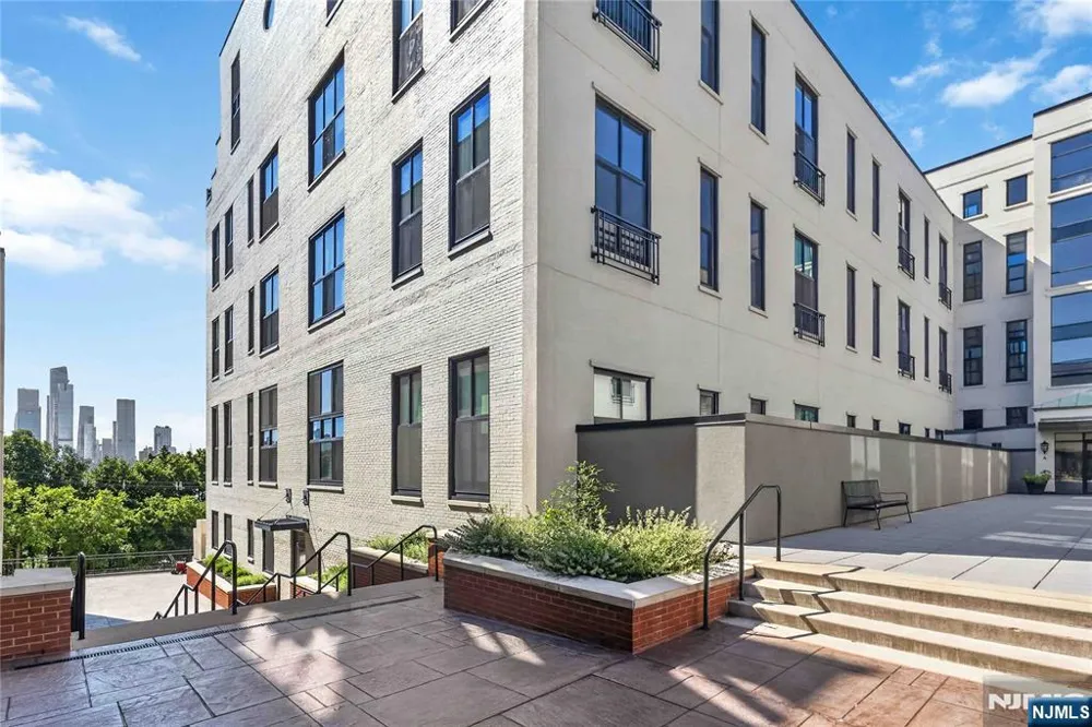 518 Gregory Avenue A221 Weehawken, NJ 07086