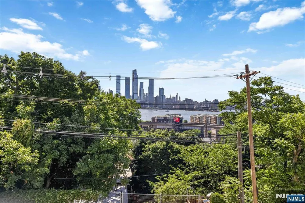 518 Gregory Avenue A221 Weehawken, NJ 07086