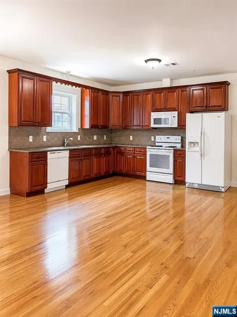 196 Franklin Avenue 2