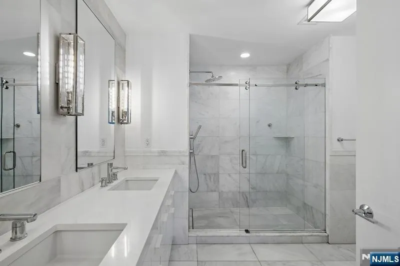 9 Ave At Port Imperial 818 West New York, NJ 07093