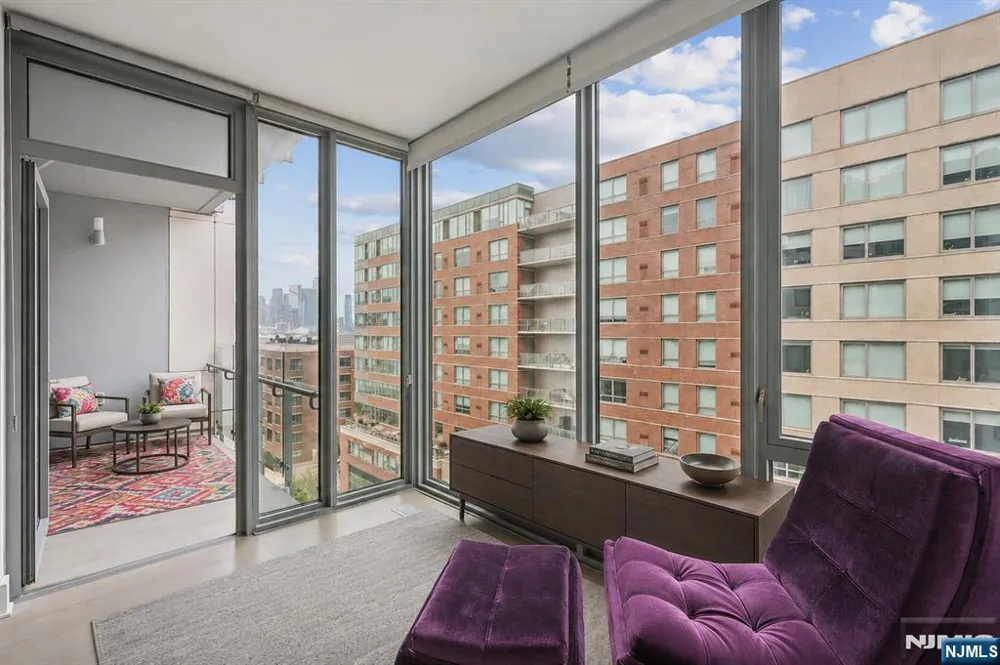9 Ave At Port Imperial 818 West New York, NJ 07093