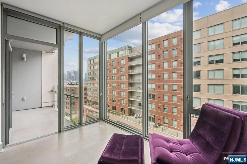 9 Ave At Port Imperial 818 West New York, NJ 07093