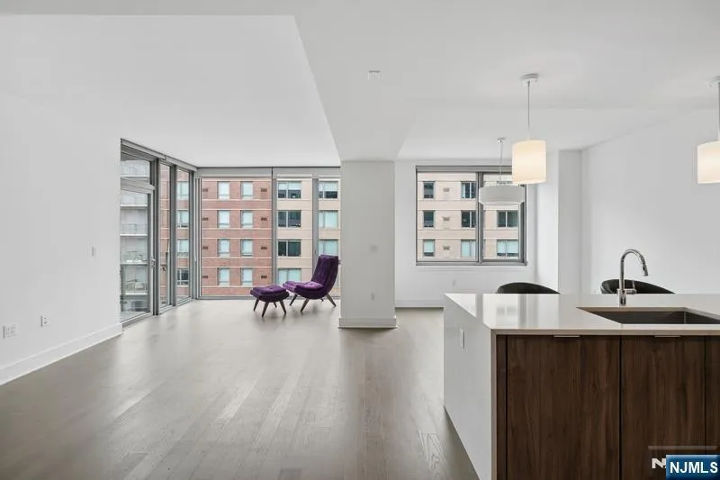 9 Ave At Port Imperial 818 West New York, NJ 07093