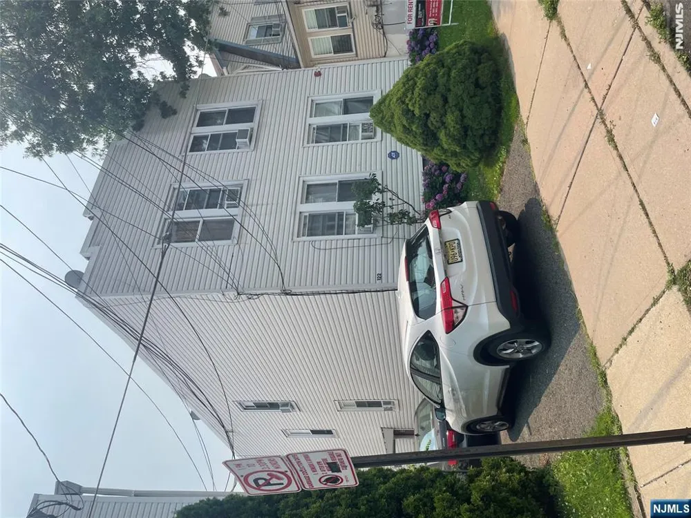 122-124 Buffalo Avenue 4 Paterson, NJ 07503