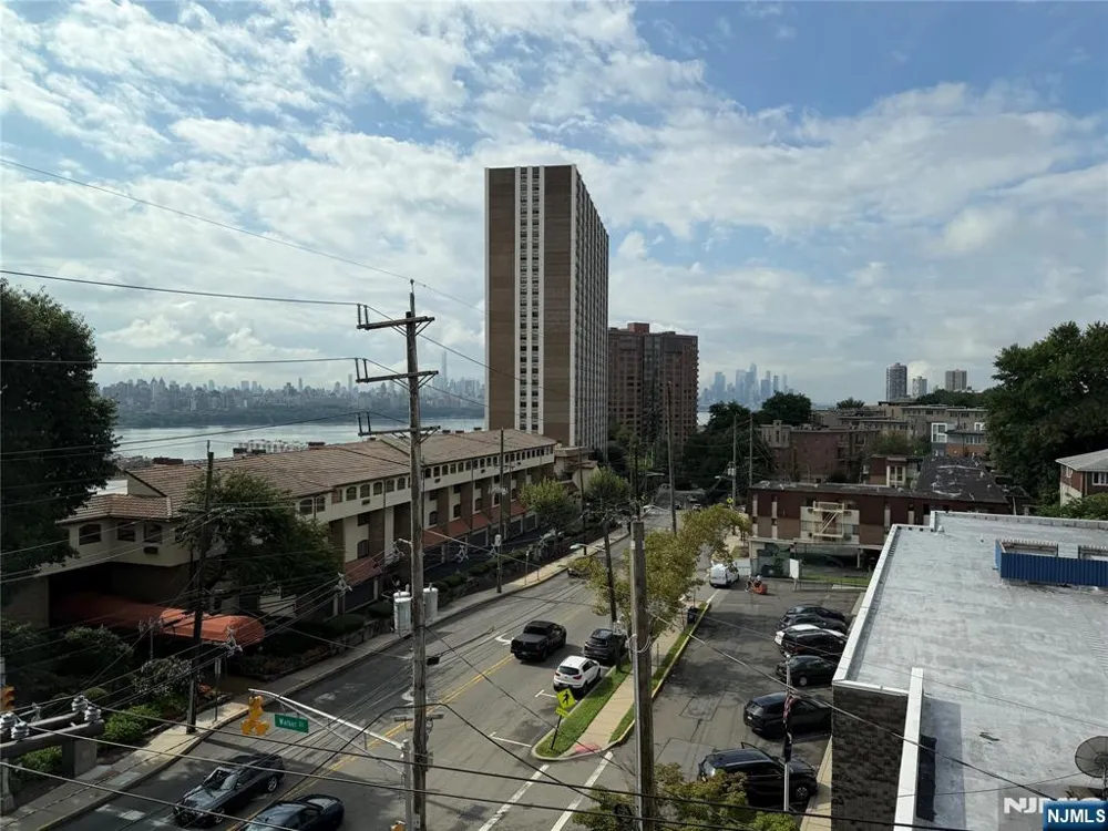 307 Gorge Road 501 Cliffside Park, NJ 07010