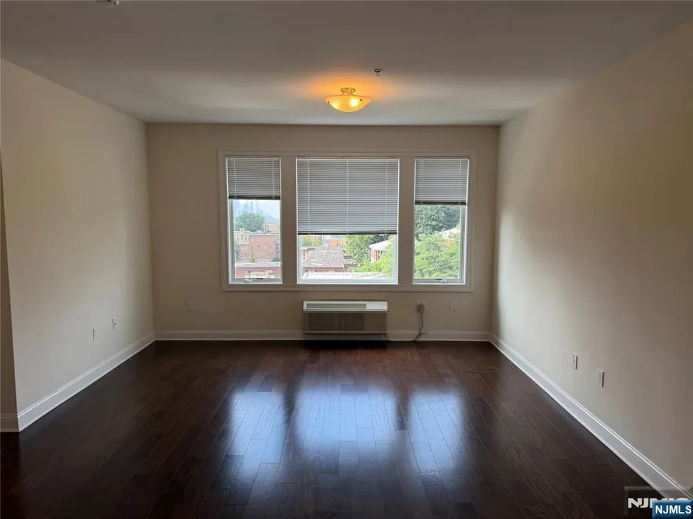 307 Gorge Road 501 Cliffside Park, NJ 07010