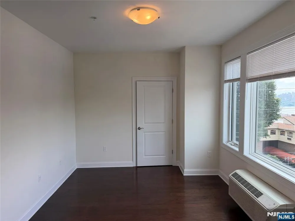 307 Gorge Road 501 Cliffside Park, NJ 07010