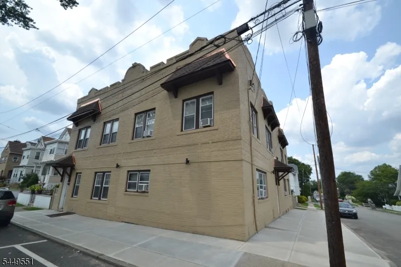 56 Hobart Pl Clifton City, NJ 07011