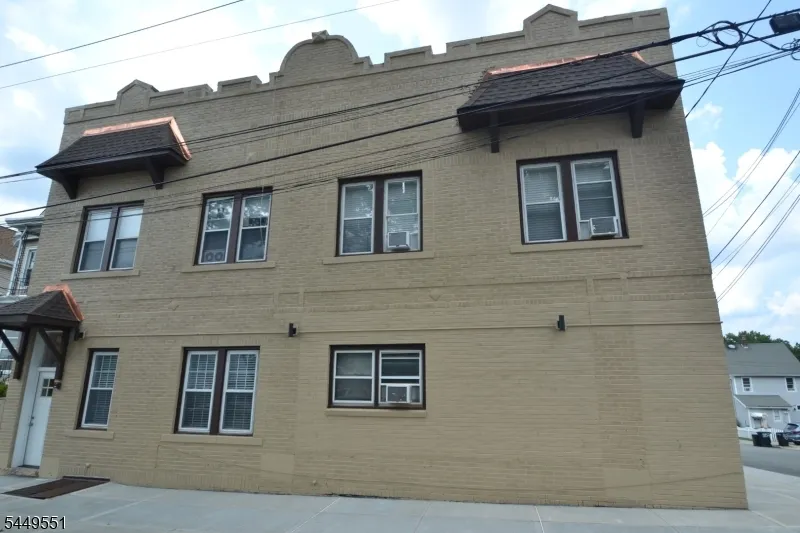56 Hobart Pl Clifton City, NJ 07011