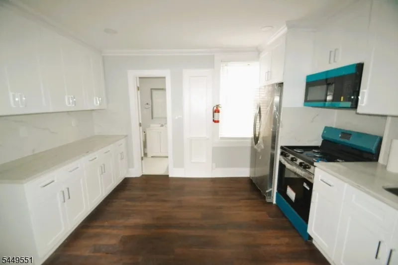 56 Hobart Pl Clifton City, NJ 07011