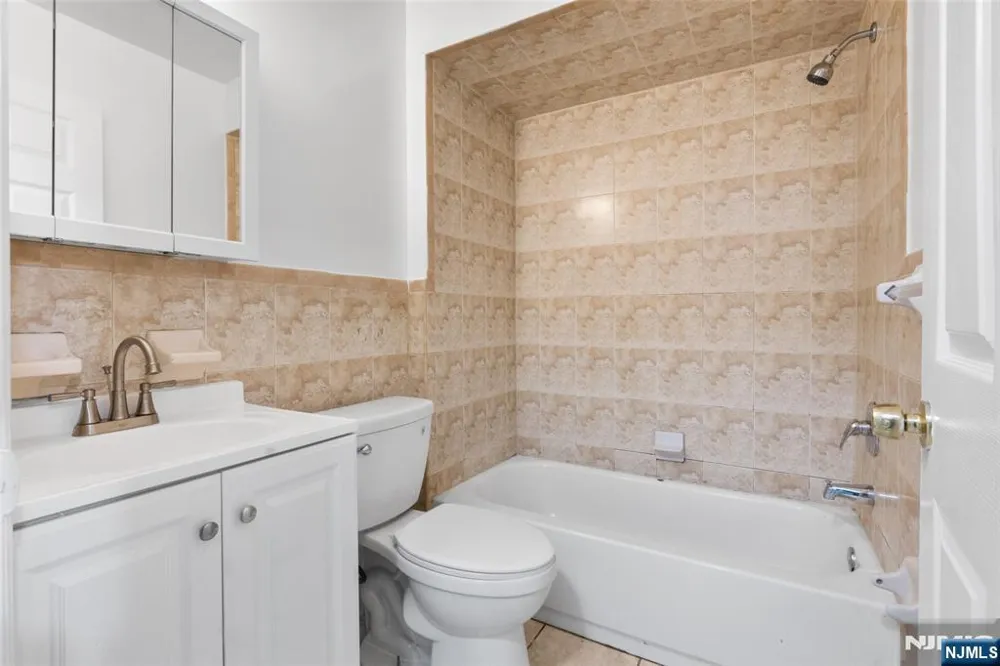 584 19th Street 582 Newark, NJ 07103