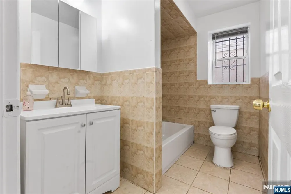 584 19th Street 582 Newark, NJ 07103