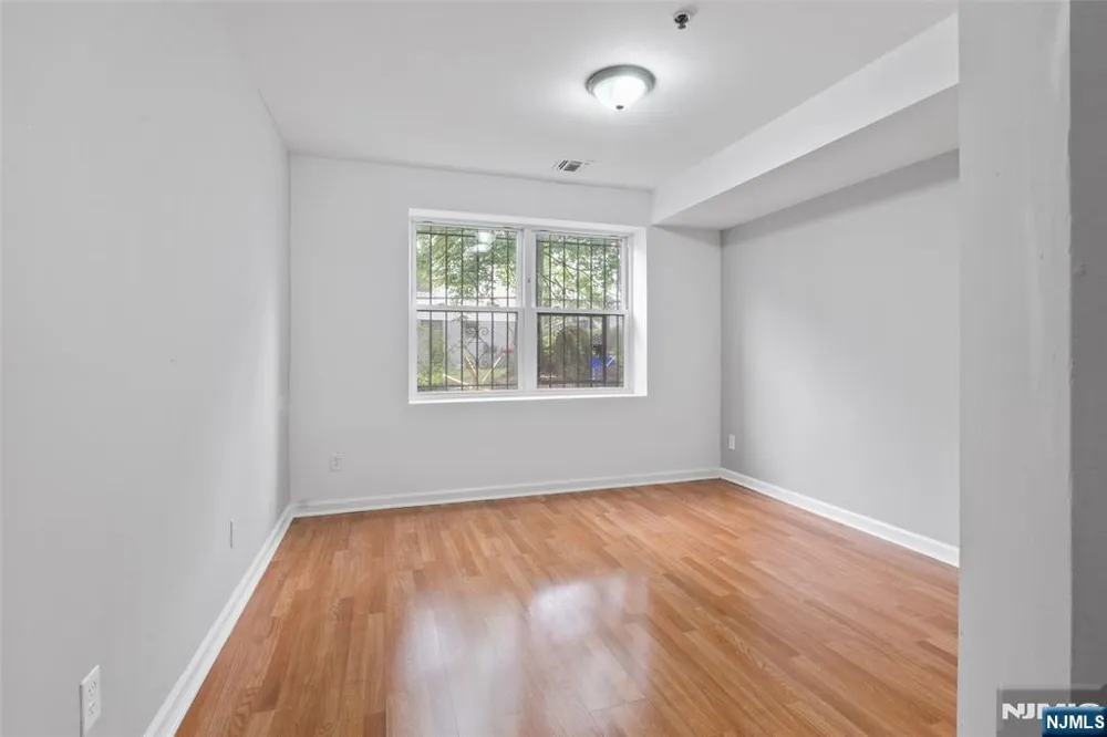 584 19th Street 582 Newark, NJ 07103