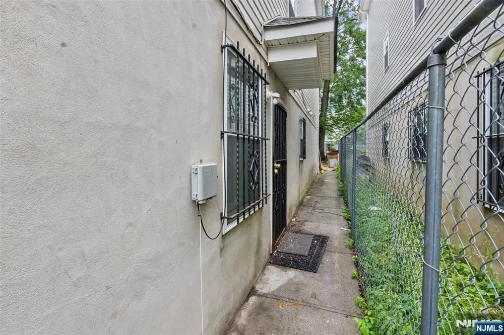 584 19th Street 582 Newark, NJ 07103