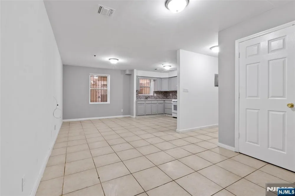 584 19th Street 582 Newark, NJ 07103