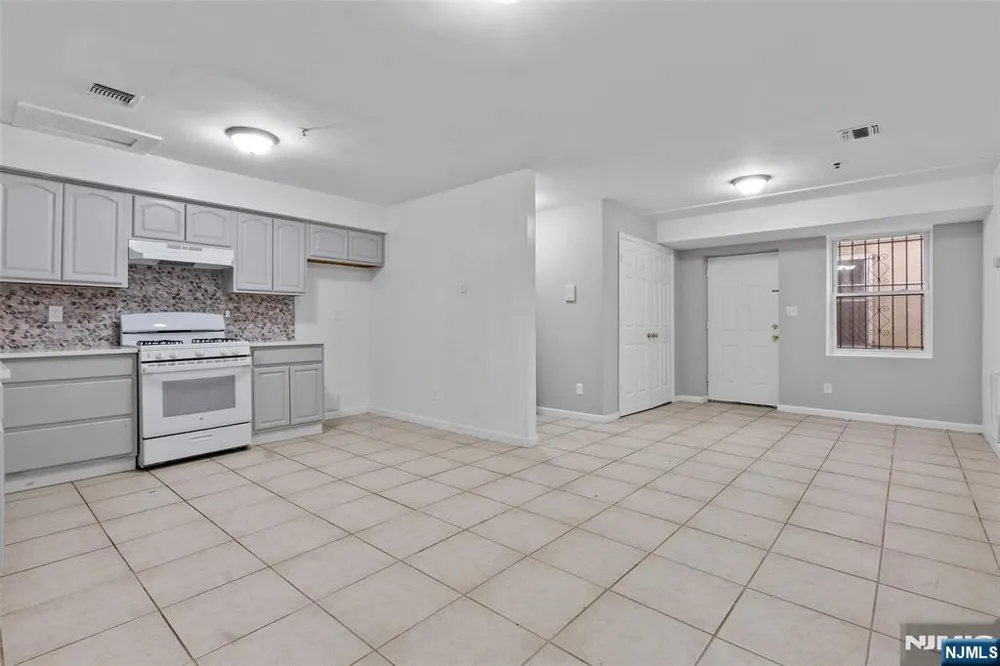 584 19th Street 582 Newark, NJ 07103