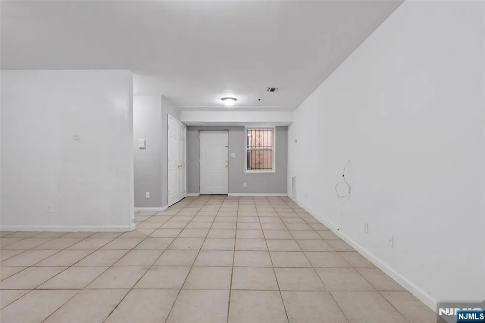 584 19th Street 582 Newark, NJ 07103