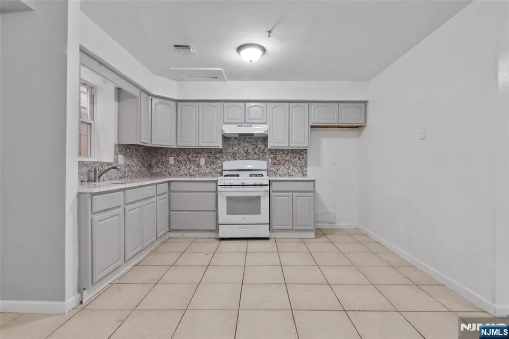 584 19th Street 582 Newark, NJ 07103