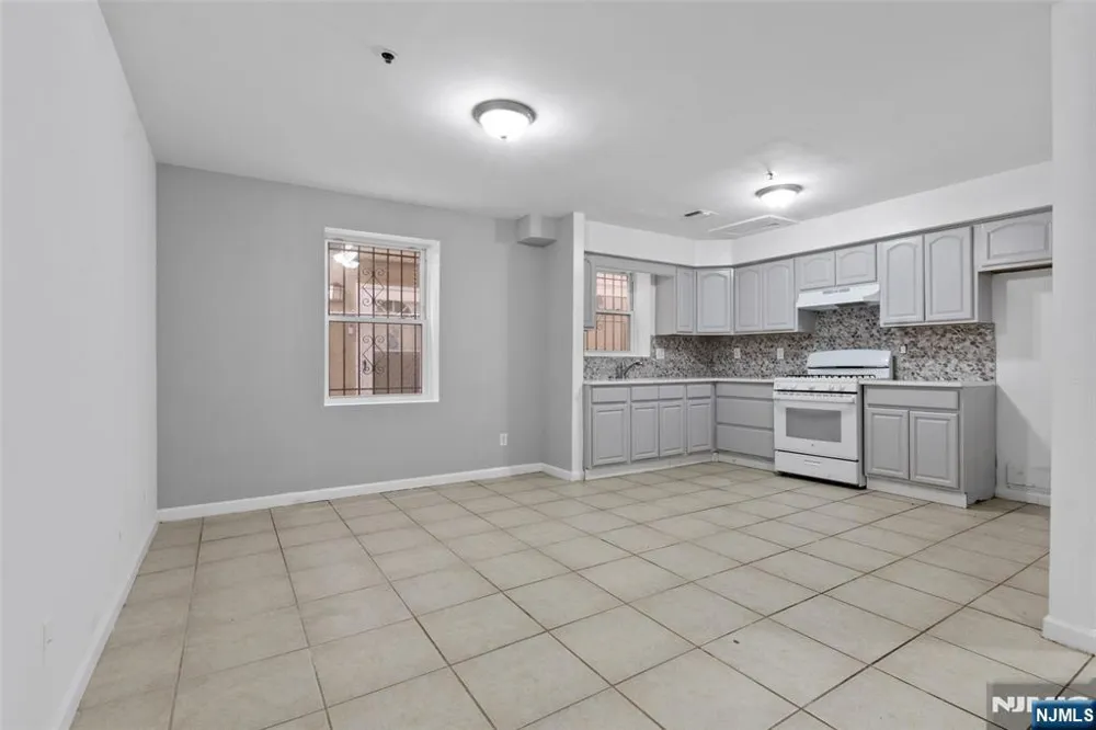 584 19th Street 582 Newark, NJ 07103