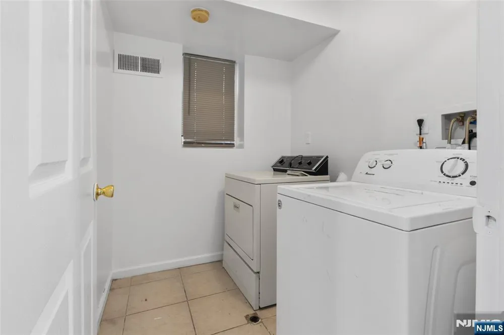 584 19th Street 582 Newark, NJ 07103