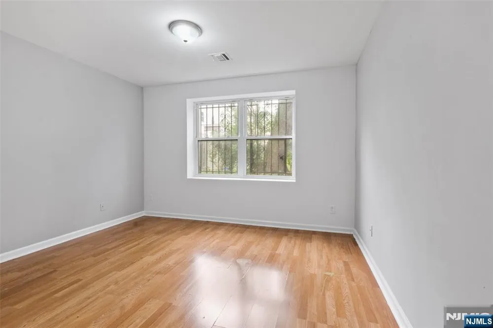 584 19th Street 582 Newark, NJ 07103