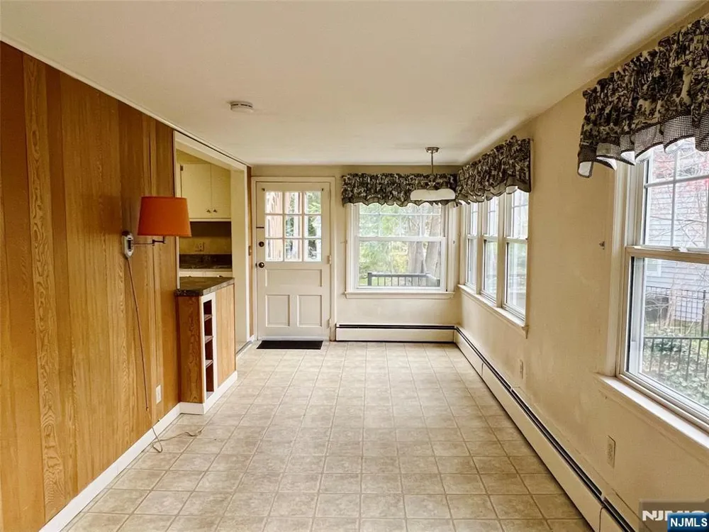 161 McKinley Place Ridgewood, NJ 07450