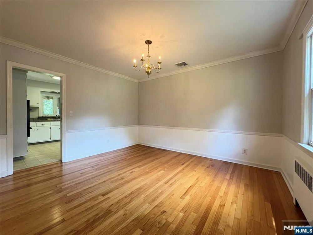 161 McKinley Place Ridgewood, NJ 07450