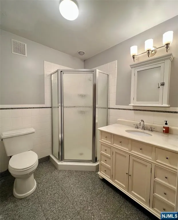 161 McKinley Place Ridgewood, NJ 07450