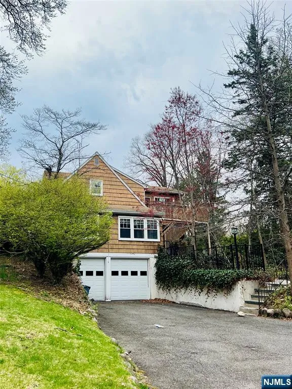 161 McKinley Place Ridgewood, NJ 07450