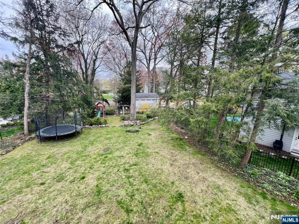 161 McKinley Place Ridgewood, NJ 07450