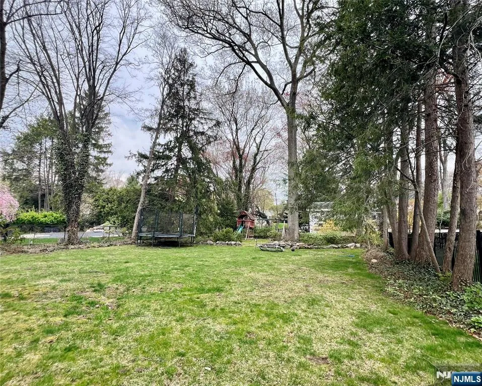 161 McKinley Place Ridgewood, NJ 07450