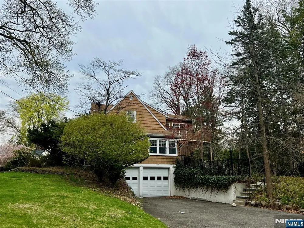 161 McKinley Place Ridgewood, NJ 07450