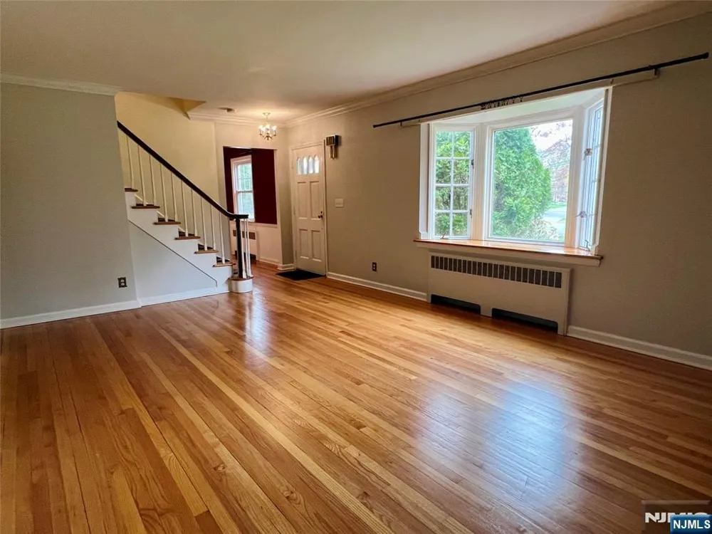 161 McKinley Place Ridgewood, NJ 07450