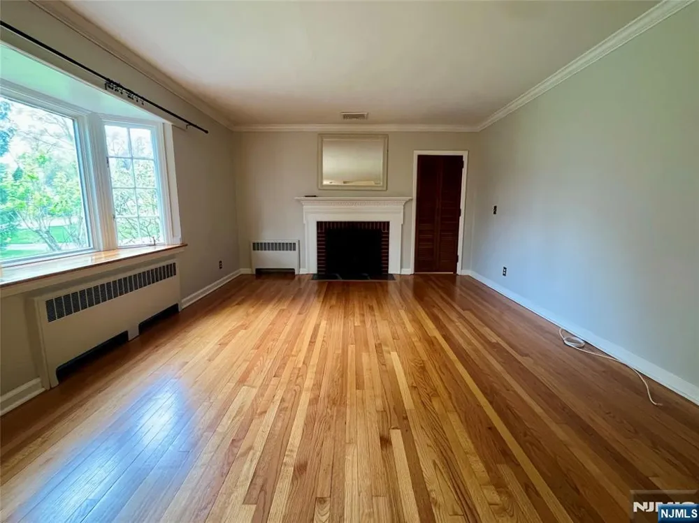 161 McKinley Place Ridgewood, NJ 07450